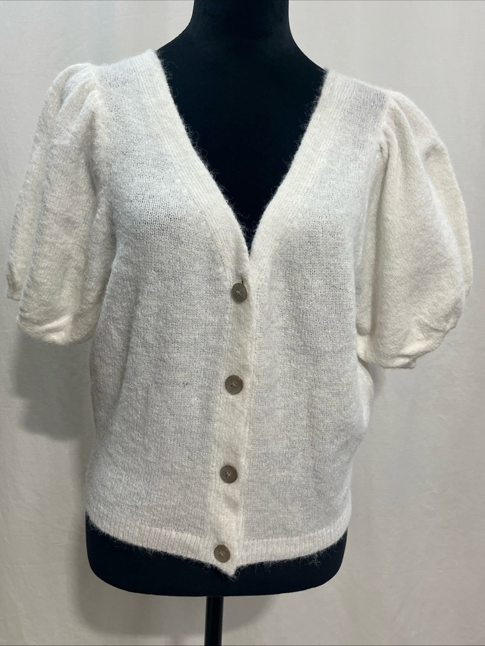 wild fable Cream V-Neck Cropped Button-Up Cardigan. 1063